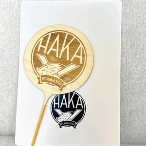 Kakkukoriste Hakan logolla