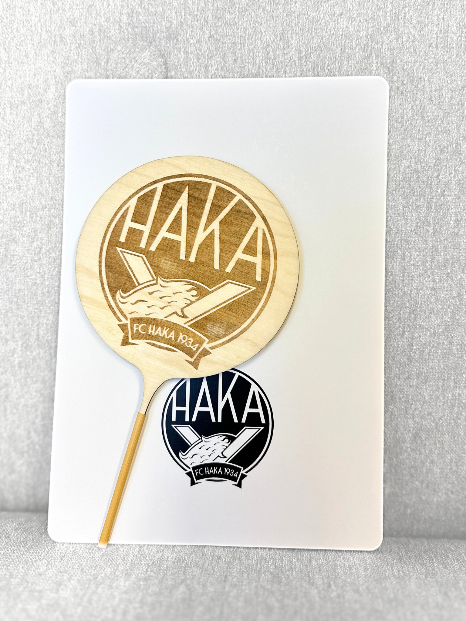 Kakkukoriste Paljon onnea -tekstillä sekä Hakan logolla - Image 5