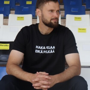 Kannatus t-paita "Haka pelaa eikä pelkää"